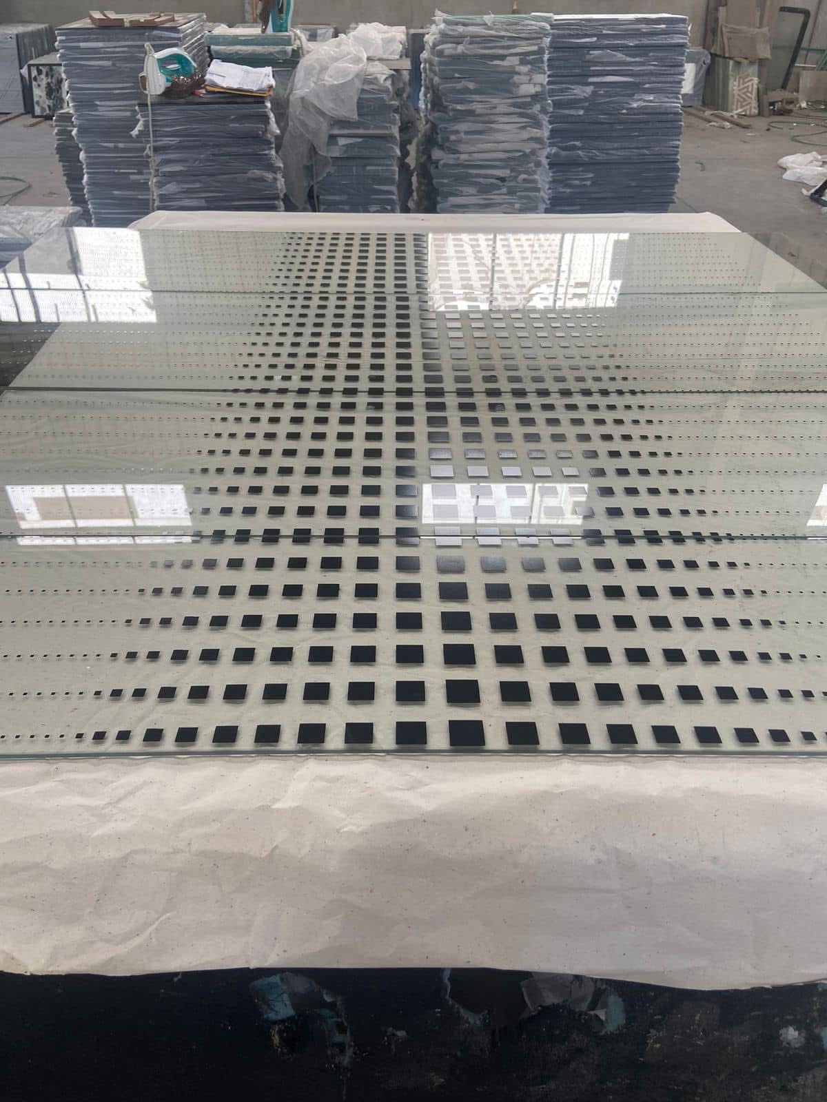 زجاج الشاورات